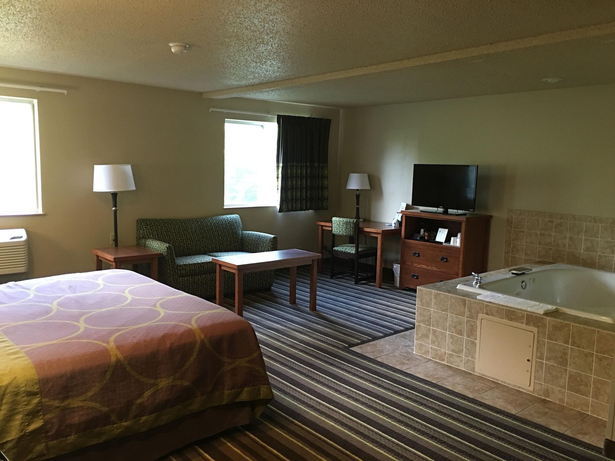 Super 8 By Wyndham Richlands/claypool Hill Area 2*