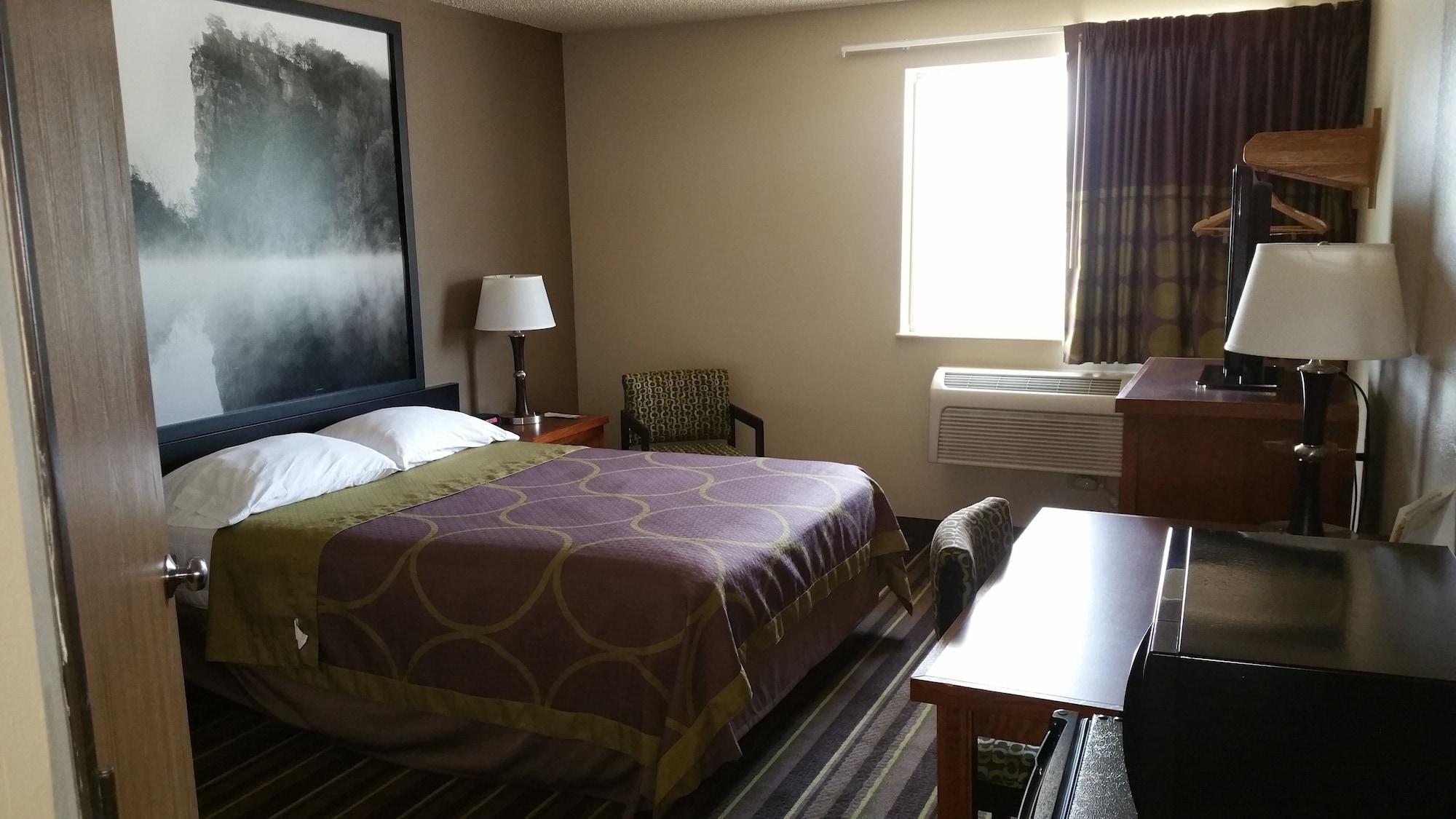 Super 8 By Wyndham Richlands/claypool Hill Area Hotel 2*