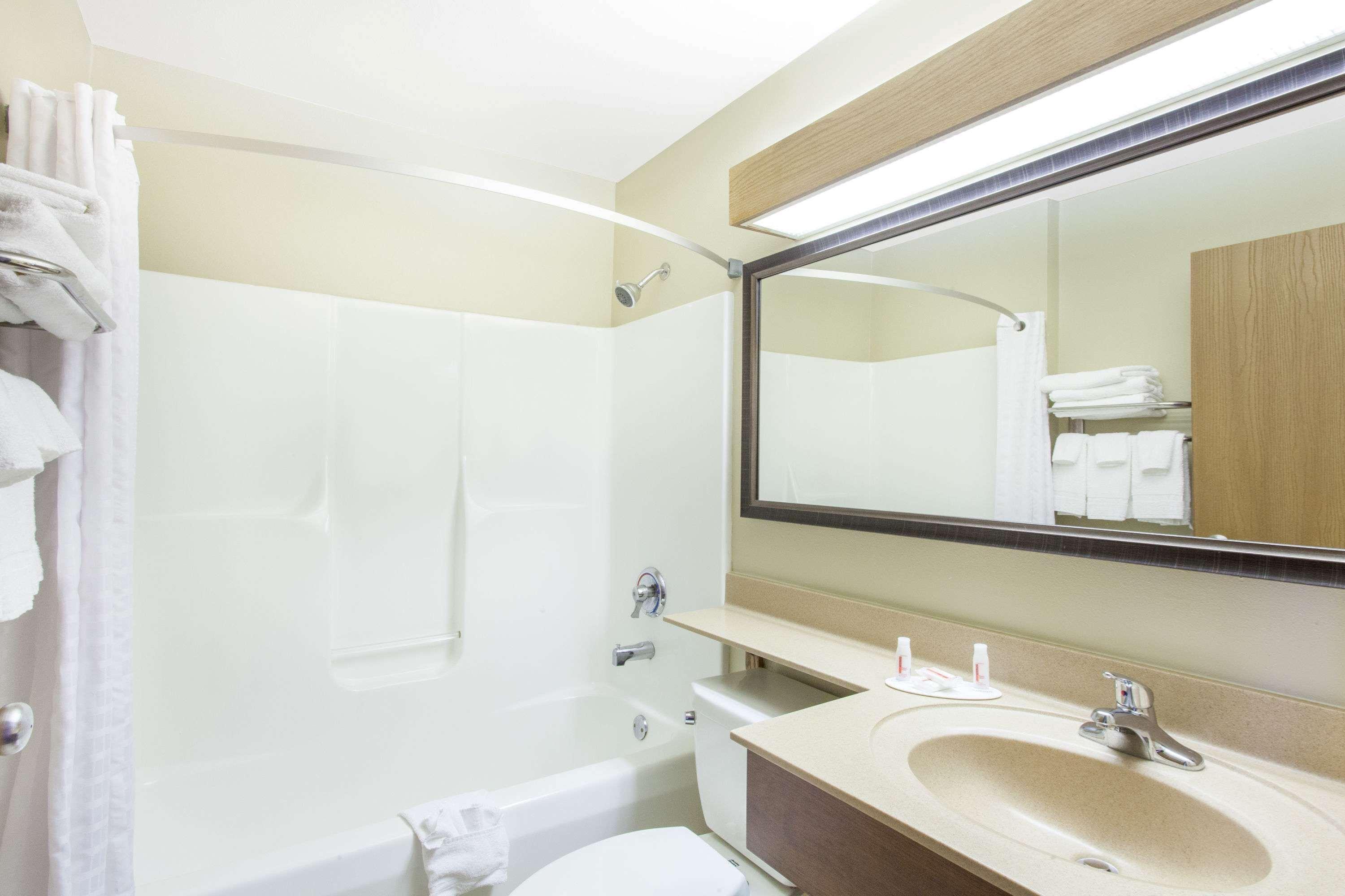 Hotel Super 8 By Wyndham Richlands/claypool Hill Area