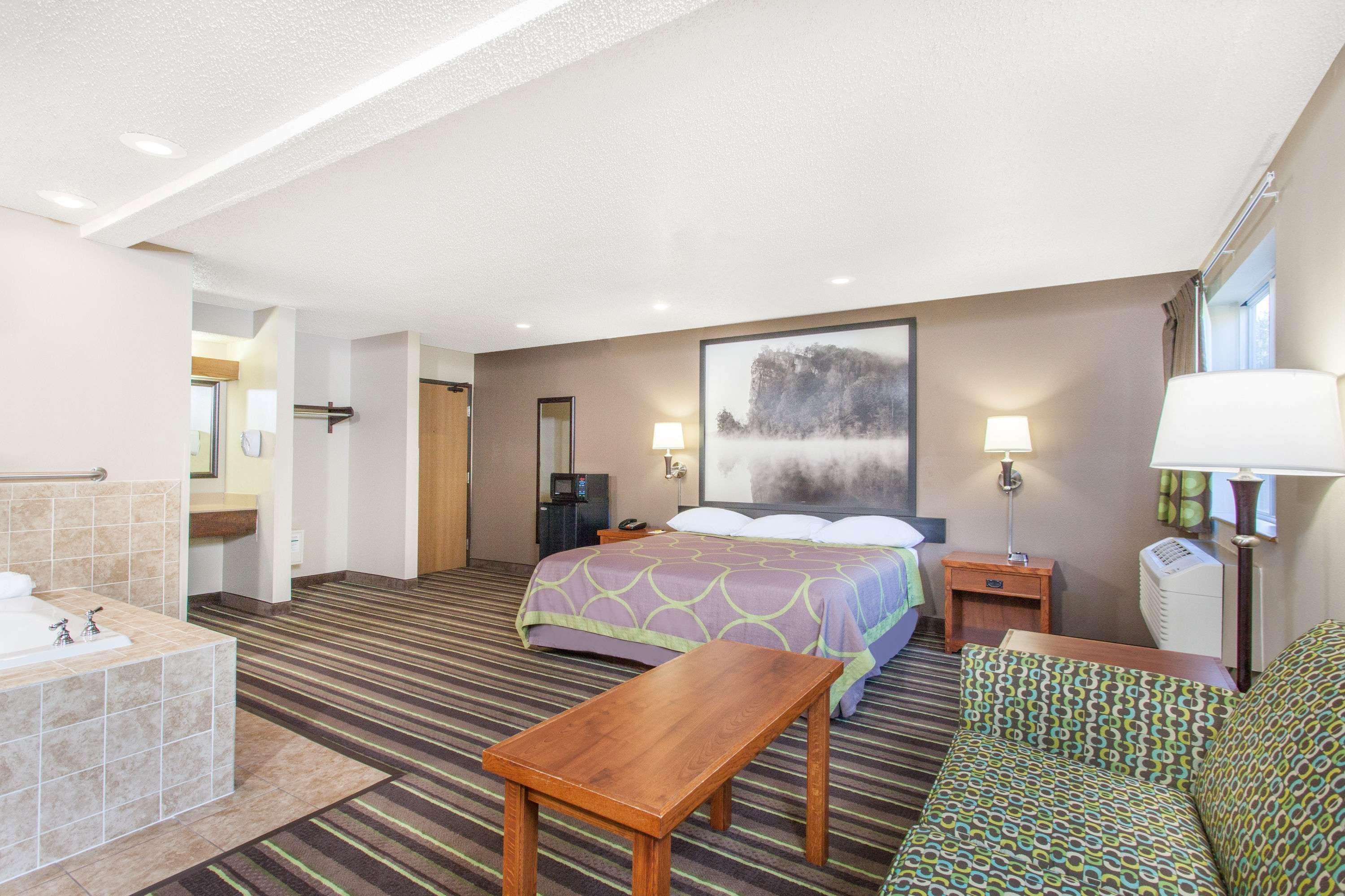 Hotel Super 8 By Wyndham Richlands/claypool Hill Area 2*