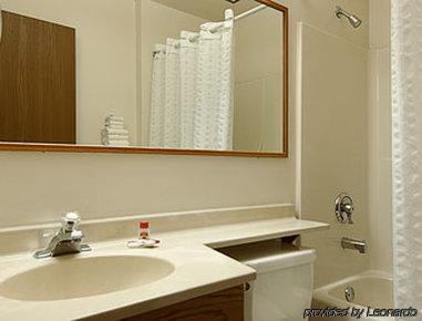 Super 8 By Wyndham Richlands/claypool Hill Area