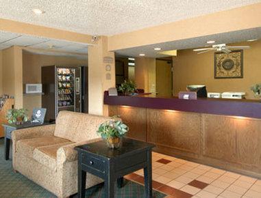 Hotel Super 8 By Wyndham Richlands/claypool Hill Area 2*