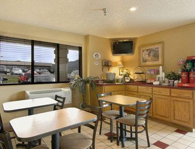 Super 8 By Wyndham Richlands/claypool Hill Area Hotel 2*