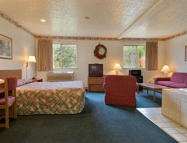 Hotel Super 8 By Wyndham Richlands/claypool Hill Area