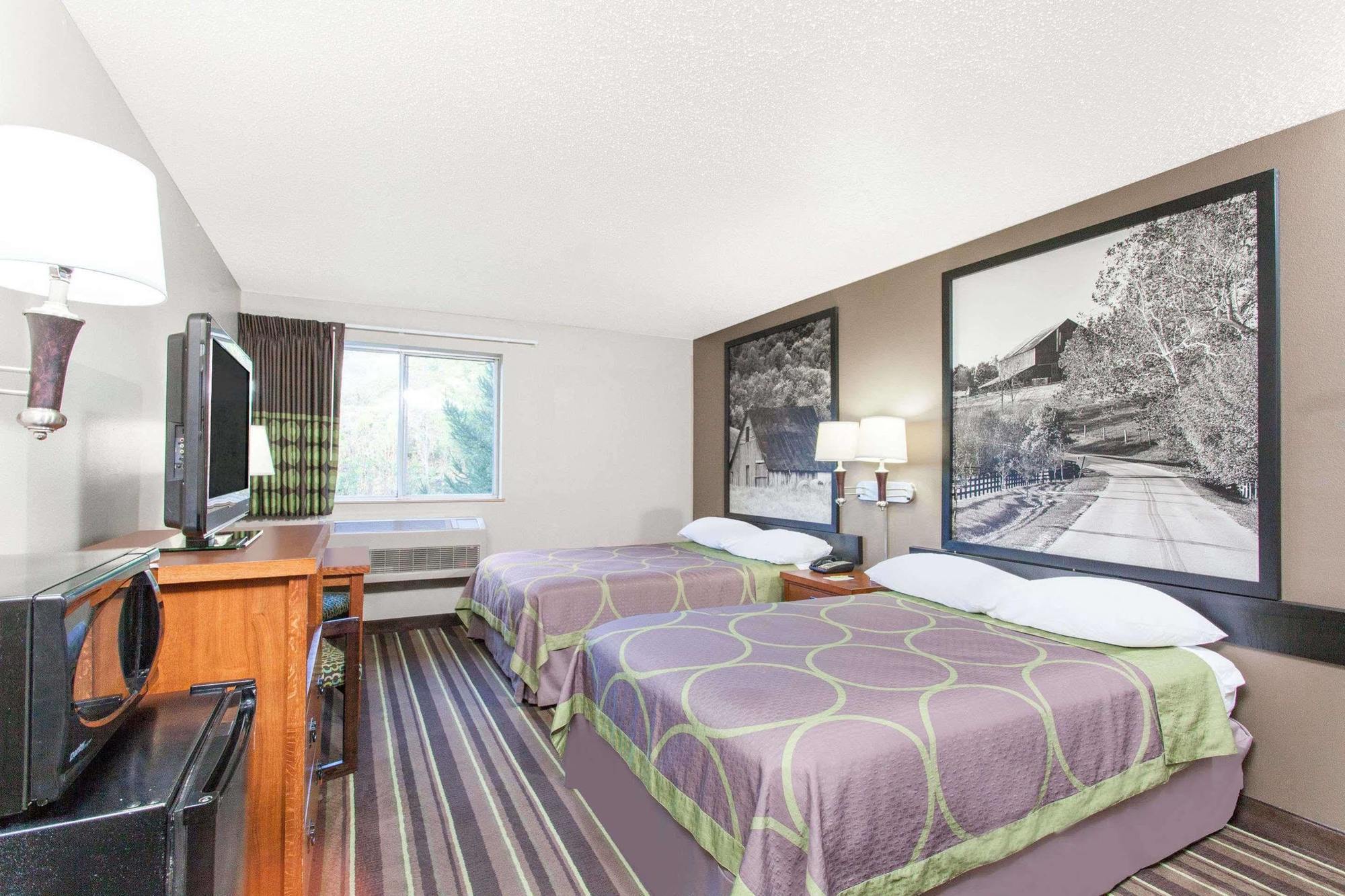 Super 8 By Wyndham Richlands/claypool Hill Area Hotel 2*